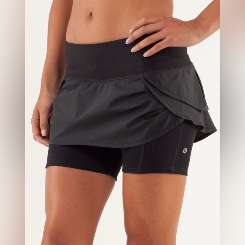 LULULEMON RUN SPEED SQUAD skirt (size 4)